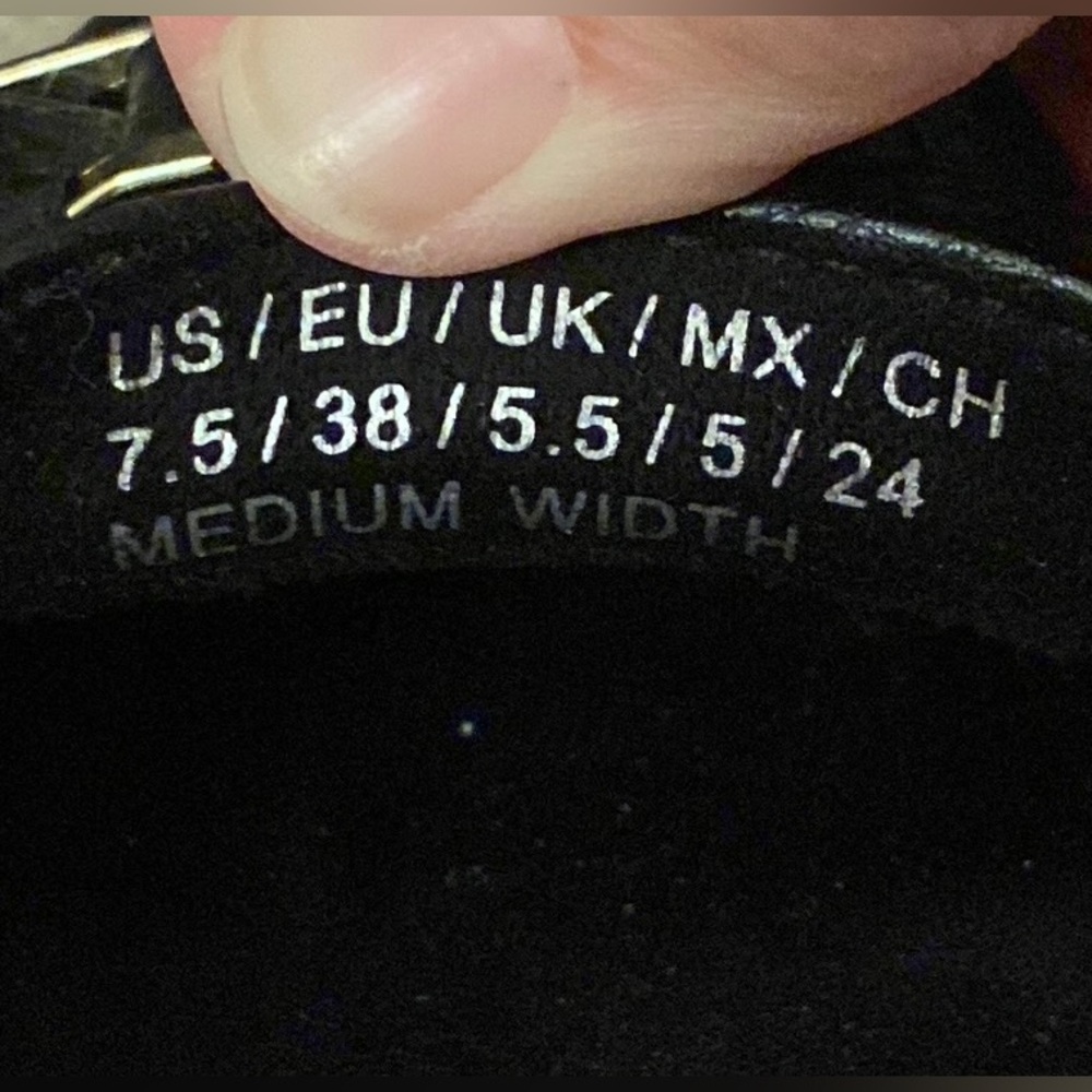 Kenneth Cole Reaction Viv Buckle Black Gold SZ 7.5 Designer Chic Textured Flats - Picture 10 of 11